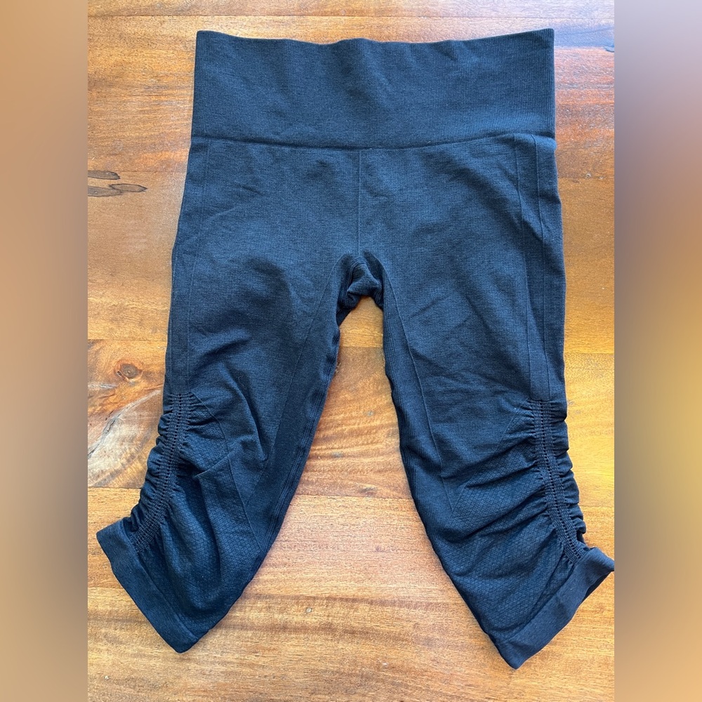 Lululemon Women's Cropped Leggings Size 6 Black